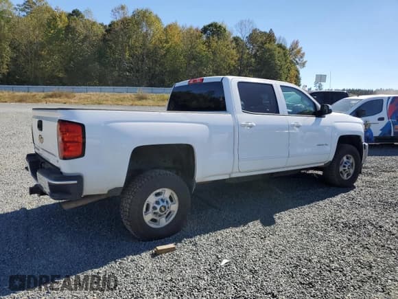 ✅ 2015 Chevrolet Silverado 2500HD LT • VIN: 1GC1CVEG0FF570391 • Lot: 82513765. Wystawiony na Copart z przebiegiem 145 314 mil. Bezpłatny archiwum sprzedaży aukcyjnych z USA i szczegółowy raport historii pojazdu na DreamBid. Zdjęcie 3.
