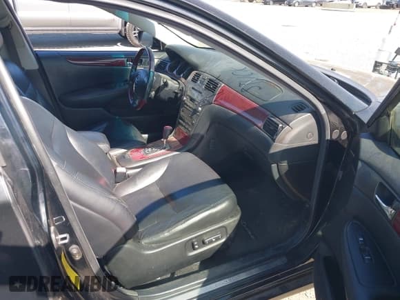 ✅ 2004 Lexus ES 350 • VIN: JTHBA30G845006060 • Lot: 43296200. Wystawiony na IAAI z przebiegiem 164 707 mil. Bezpłatny archiwum sprzedaży aukcyjnych z USA i szczegółowy raport historii pojazdu na DreamBid. Zdjęcie 5.