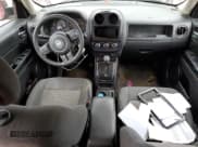 ✅ 2016 Jeep Patriot Sport • VIN: 1C4NJPBAXGD670076 • Lot: 82749425. Wystawiony na Copart z przebiegiem 209 821 mil. Bezpłatny archiwum sprzedaży aukcyjnych z USA i szczegółowy raport historii pojazdu na DreamBid. Zdjęcie 8.