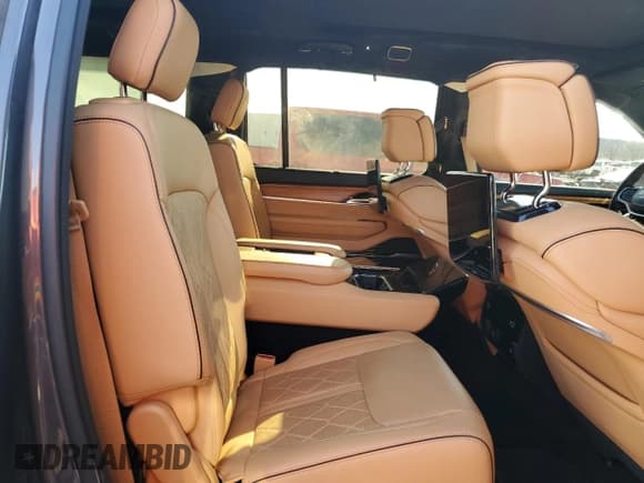 ✅ 2023 Jeep Grand Wagoneer Series III • VIN: 1C4SJSGP2PS510711 • Lot: 88495525. Listed on Copart with 30,111 mi. Free auction sales archive from the USA and detailed vehicle history report at DreamBid. Image 11.