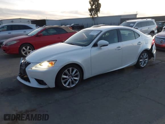 ✅ 2015 Lexus IS 250 • VIN: JTHBF1D24F5060480 • Lot: 43809840. Wystawiony na IAAI z przebiegiem 85 795 mil. Bezpłatny archiwum sprzedaży aukcyjnych z USA i szczegółowy raport historii pojazdu na DreamBid. Zdjęcie 2.