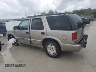 2001 Chevrolet Blazer LT z VIN 1GNDT13W212207596, wystawiony jako Copart lot #76174454 z przebiegiem 139 367 mil mil oraz Nie do naprawy • Non repairable. Historia ofert i sprzedaży dostępna na DreamBid. Obrazek 2.