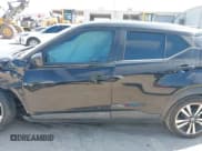 ✅ 2019 Nissan Kicks S • VIN: 3N1CP5CU5KL554874 • Lot: 43111533. Wystawiony na IAAI z przebiegiem 63 983 mil. Bezpłatny archiwum sprzedaży aukcyjnych z USA i szczegółowy raport historii pojazdu na DreamBid. Zdjęcie 14.