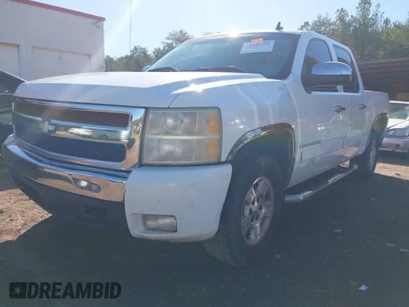 2008 Chevrolet Silverado 1500 1LT z VIN 3GCEC13J48G118065, wystawiony jako IAAI lot #43444760 z przebiegiem 301 524 mil mil oraz . Historia ofert i sprzedaży dostępna na DreamBid. Obrazek 2.