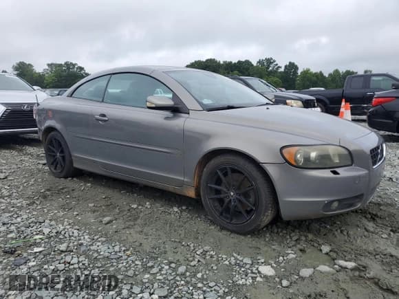 ✅ 2007 Volvo C70 • VIN: YV1MC68277J018320 • Лот: 61231224. Опубликован ранее на Copart с пробегом 175 427 миль. Бесплатный доступ к архиву аукционных продаж из США и подробный отчёт об истории автомобиля на DreamBid. Изображение 4.