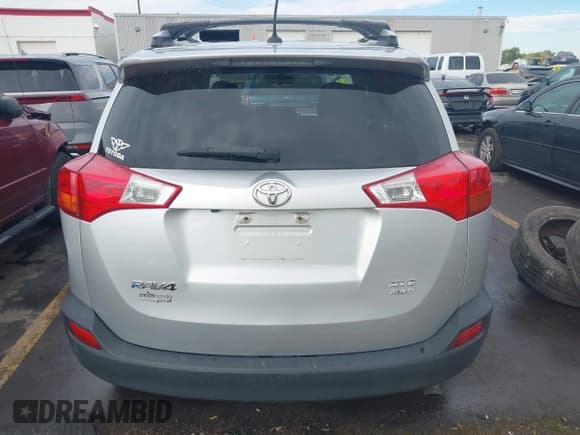 ✅ 2015 Toyota RAV4 XLE • VIN: JTMRFREV7FD100595 • Lot: 43464819. Wystawiony na IAAI z przebiegiem 177 101 mil. Bezpłatny archiwum sprzedaży aukcyjnych z USA i szczegółowy raport historii pojazdu na DreamBid. Zdjęcie 16.