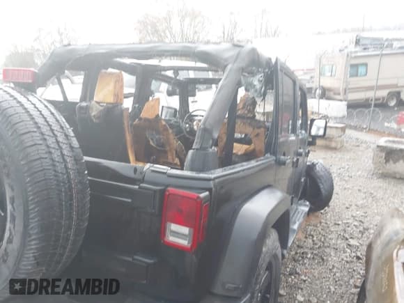 ✅ 2013 Jeep Wrangler Unlimited Sport • VIN: 1C4BJWDG2DL511164 • Lot: 41580545. Wystawiony na IAAI z przebiegiem Nie podano. Bezpłatny archiwum sprzedaży aukcyjnych z USA i szczegółowy raport historii pojazdu na DreamBid. Zdjęcie 4.