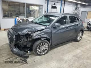2021 Hyundai Kona SEL z VIN KM8K2CAAXMU717091, wystawiony jako Copart lot #81778765 z przebiegiem 24 959 mil mil oraz Szkoda całkowita • Salvage title. Historia ofert i sprzedaży dostępna na DreamBid. Obrazek 1.