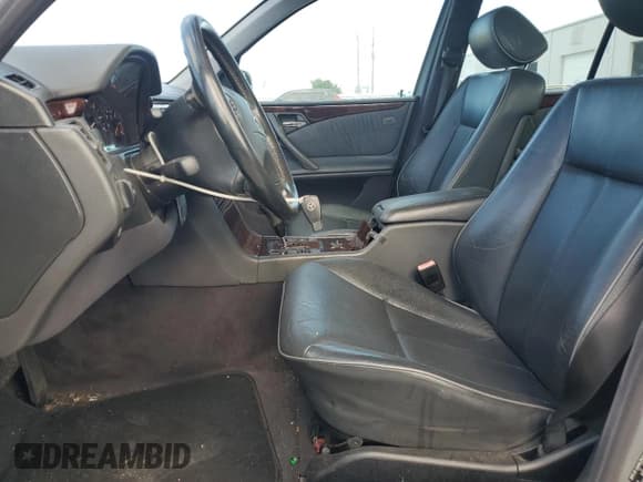 ✅ 2001 Mercedes-Benz E 320 • VIN: WDBJF65J41B243029 • Лот: 81747145. Опубликован ранее на Copart с пробегом 161 383 миль. Бесплатный доступ к архиву аукционных продаж из США и подробный отчёт об истории автомобиля на DreamBid. Изображение 7.