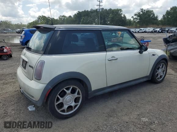 ✅ 2004 MINI Hardtop S • VIN: WMWRE33434TD81033 • Lot: 63759035. Listed on Copart with 319,648 mi. Free auction sales archive from the USA and detailed vehicle history report at DreamBid. Image 3.