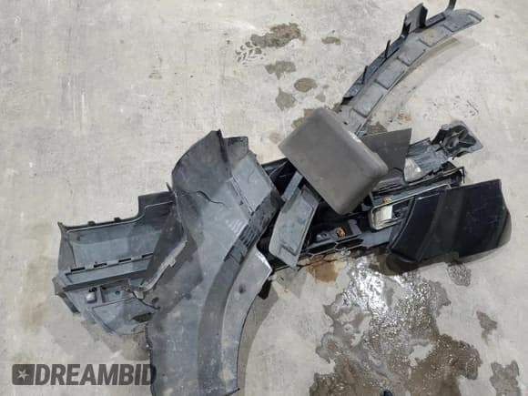 ✅ 2016 Ford Expedition Max XLT • VIN: 1FMJK1JT7GEF15194 • Lot: 89179655. Listed on Copart with 179,406 mi. Free auction sales archive from the USA and detailed vehicle history report at DreamBid. Image 15.