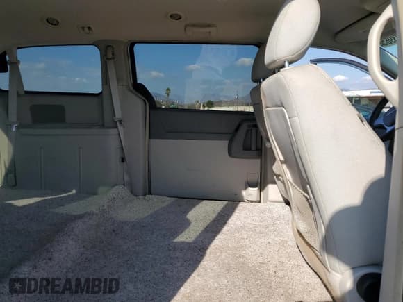 ✅ 2009 Chrysler Town & Country LX • VIN: 2A8HR44E79R607062 • Лот: 80323985. Опубликован ранее на Copart с пробегом 72 731 миль. Бесплатный доступ к архиву аукционных продаж из США и подробный отчёт об истории автомобиля на DreamBid. Изображение 11.