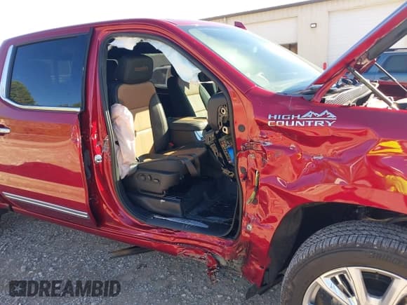 ✅ 2025 Chevrolet Silverado 1500 High Country • VIN: 1GCUKJEL1SZ262578 • Лот: 43516256. Опубликован ранее на IAAI с пробегом 1 068 миль. Бесплатный доступ к архиву аукционных продаж из США и подробный отчёт об истории автомобиля на DreamBid. Изображение 6.