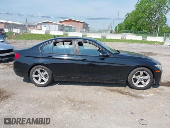 ✅ 2015 BMW 3 Series 328i • VIN: WBA3A5G50FNS91391 • Lot: 42095644. Listed on IAAI with 184,702 mi. Free auction sales archive from the USA and detailed vehicle history report at DreamBid. Image 13.