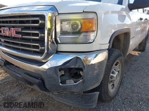 ✅ 2015 GMC Sierra 2500HD • VIN: 1GT11XEG8FF573573 • Lot: 43579173. Listed on IAAI with 213,653 mi. Free auction sales archive from the USA and detailed vehicle history report at DreamBid. Image 19.