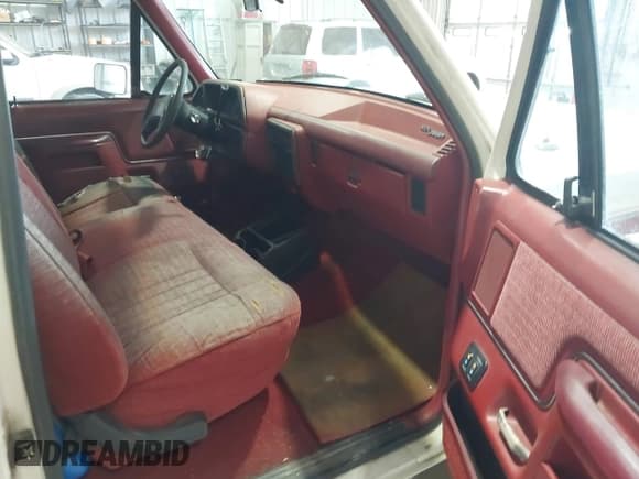 ✅ 1990 Ford F-150 • VIN: 1FTDF15Y0LKA64682 • Lot: 42869653. Wystawiony na IAAI z przebiegiem 93 381 mil. Bezpłatny archiwum sprzedaży aukcyjnych z USA i szczegółowy raport historii pojazdu na DreamBid. Zdjęcie 5.