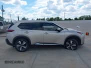 ✅ 2023 Nissan Rogue SL • VIN: JN8BT3CA8PW007263 • Lot: 43475043. Wystawiony na IAAI z przebiegiem 25 991 mil. Bezpłatny archiwum sprzedaży aukcyjnych z USA i szczegółowy raport historii pojazdu na DreamBid. Zdjęcie 14.