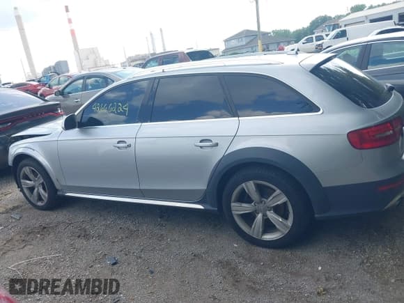✅ 2015 Audi allroad A4 Premium Plus • VIN: WA1UFAFL0FA113743 • Лот: 42666224. Опубликован ранее на IAAI с пробегом 124 779 миль. Бесплатный доступ к архиву аукционных продаж из США и подробный отчёт об истории автомобиля на DreamBid. Изображение 15.