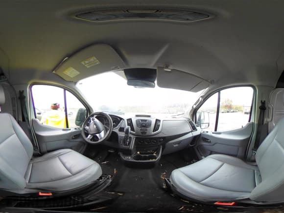 ✅ 2017 Ford Transit • VIN: 1FTYE1ZM5HKB32476 • Lot: 43513328. Wystawiony na IAAI z przebiegiem 232 996 mil. Bezpłatny archiwum sprzedaży aukcyjnych z USA i szczegółowy raport historii pojazdu na DreamBid. Zdjęcie 19.