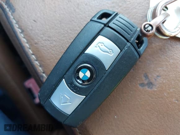 ✅ 2011 BMW 3 Series 328i • VIN: WBAPH7G57BNN05019 • Lot: 43758435. Listed on IAAI with 226,900 mi. Free auction sales archive from the USA and detailed vehicle history report at DreamBid. Image 11.