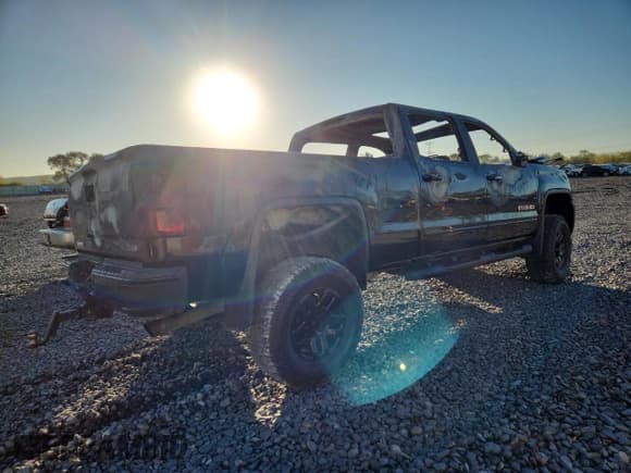 ✅ 2017 GMC Sierra 2500HD SLT • VIN: 1GT12TEG4HF159862 • Lot: 89649335. Listed on Copart with Not provided. Free auction sales archive from the USA and detailed vehicle history report at DreamBid. Image 3.