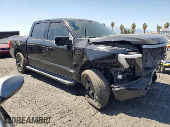✅ 2022 Ford F-150 Lightning Pro • VIN: 1FTVW1EV6NWG03781 • Lot: 69698375. Wystawiony na Copart z przebiegiem 61 033 mil. Bezpłatny archiwum sprzedaży aukcyjnych z USA i szczegółowy raport historii pojazdu na DreamBid. Zdjęcie 4.