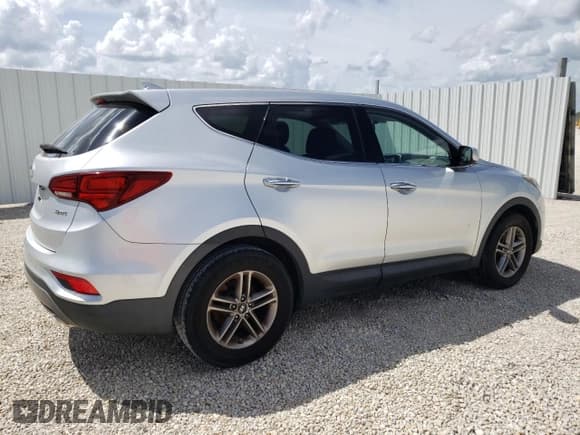 ✅ 2017 Hyundai Santa Fe 2.4L • VIN: 5XYZT3LB6HG486185 • Лот: 70455354. Опубликован ранее на Copart с пробегом 111 906 миль. Бесплатный доступ к архиву аукционных продаж из США и подробный отчёт об истории автомобиля на DreamBid. Изображение 3.