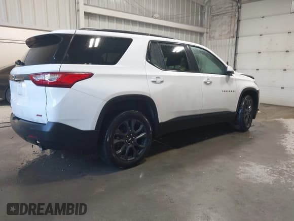 ✅ 2021 Chevrolet Traverse RS • VIN: 1GNEVJKW5MJ218117 • Lot: 42496133. Wystawiony na IAAI z przebiegiem 51 154 mil. Bezpłatny archiwum sprzedaży aukcyjnych z USA i szczegółowy raport historii pojazdu na DreamBid. Zdjęcie 4.
