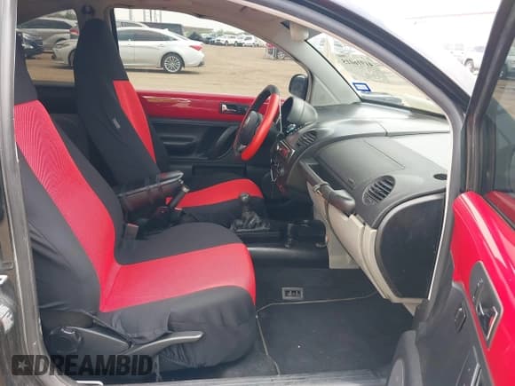 ✅ 2001 Volkswagen Beetle GLS • VIN: 3VWCP21C01M421287 • Lot: 41916015. Listed on IAAI with 413,348 mi. Free auction sales archive from the USA and detailed vehicle history report at DreamBid. Image 5.