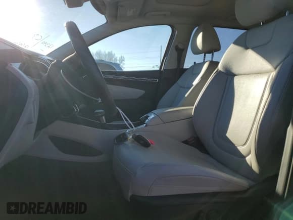 ✅ 2023 Hyundai Tucson SEL • VIN: 5NMJF3AE7PH231339 • Lot: 82631113. Wystawiony na Copart z przebiegiem 25 783 mil. Bezpłatny archiwum sprzedaży aukcyjnych z USA i szczegółowy raport historii pojazdu na DreamBid. Zdjęcie 7.