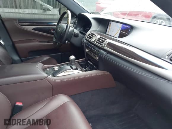 ✅ 2017 Lexus LS 460 • VIN: JTHCL5EF9H5027841 • Lot: 41575889. Listed on IAAI with 36,400 mi. Free auction sales archive from the USA and detailed vehicle history report at DreamBid. Image 5.