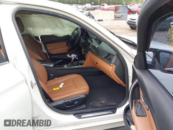 ✅ 2015 BMW 3 Series 328i • VIN: WBA3A5C51FP604345 • Lot: 43370688. Wystawiony na IAAI z przebiegiem 463 143 mil. Bezpłatny archiwum sprzedaży aukcyjnych z USA i szczegółowy raport historii pojazdu na DreamBid. Zdjęcie 5.