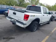 ✅ 2014 Nissan Titan Pro-4X • VIN: 1N6BA0ECXEN501915 • Lot: 42097967. Wystawiony na IAAI z przebiegiem 120 851 mil. Bezpłatny archiwum sprzedaży aukcyjnych z USA i szczegółowy raport historii pojazdu na DreamBid. Zdjęcie 4.