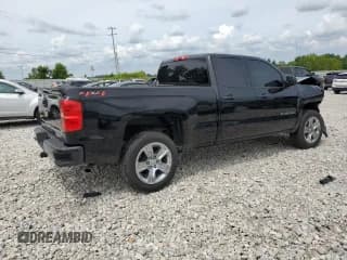 ✅ 2019 Chevrolet Silverado 1500 Custom • VIN: 2GCVKMEC6K1151636 • Lot: 62120874. Wystawiony na Copart z przebiegiem 51 561 mil. Bezpłatny archiwum sprzedaży aukcyjnych z USA i szczegółowy raport historii pojazdu na DreamBid. Zdjęcie 3.