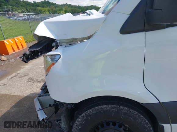 ✅ 2022 Mercedes-Benz Sprinter Cargo • VIN: W1Y70BGY9NT088568 • Lot: 42207059. Listed on IAAI with 82,963 mi. Free auction sales archive from the USA and detailed vehicle history report at DreamBid. Image 18.