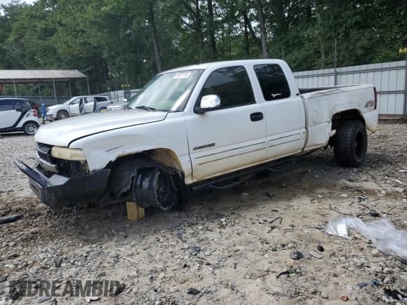 ✅ 2001 Chevrolet Silverado 2500HD LS • VIN: 1GCHK29U31E155516 • Lot: 69757755. Listed on Copart with 304,662 mi. Free auction sales archive from the USA and detailed vehicle history report at DreamBid. Image 1.