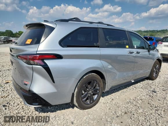 ✅ 2025 Toyota Sienna XSE • VIN: 5TDDSKFC2SS181918 • Lot: 63647505. Listed on Copart with 23,507 mi. Free auction sales archive from the USA and detailed vehicle history report at DreamBid. Image 3.