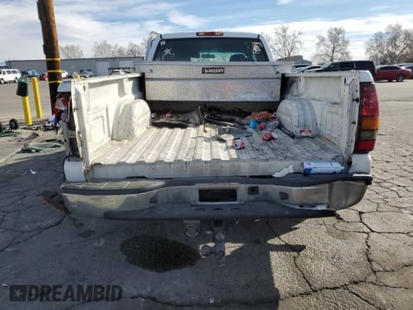 2002 Chevrolet Silverado 1500 z VIN 1GCEC19VX2E162662, wystawiony jako Copart lot #43749265 z przebiegiem 191 926 mil mil oraz Szkoda całkowita • Salvage title. Historia ofert i sprzedaży dostępna na DreamBid. Obrazek 6.