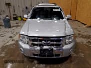 ✅ 2010 Ford Escape Limited • VIN: 1FMCU9EG5AKC72203 • Lot: 94372025. Wystawiony na Copart z przebiegiem 142 412 mil. Bezpłatny archiwum sprzedaży aukcyjnych z USA i szczegółowy raport historii pojazdu na DreamBid. Zdjęcie 5.