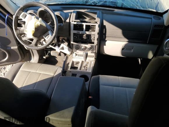 ✅ 2007 Dodge Nitro SLT • VIN: 1D8GU58K27W583315 • Lot: 91631875. Wystawiony na Copart z przebiegiem 178 854 mil. Bezpłatny archiwum sprzedaży aukcyjnych z USA i szczegółowy raport historii pojazdu na DreamBid. Zdjęcie 8.