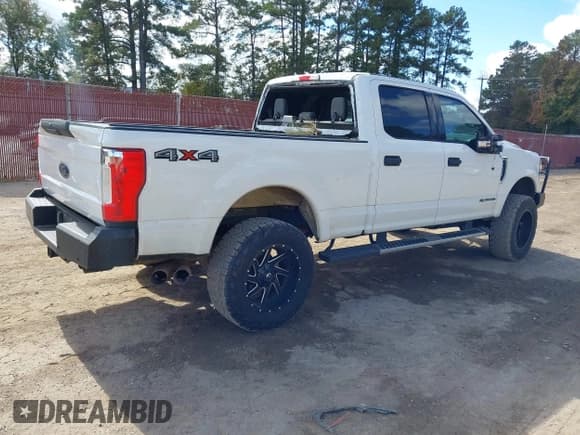 ✅ 2019 Ford F-250 XL • VIN: 1FT7W2BT0KED75750 • Лот: 43685820. Опубликован ранее на IAAI с пробегом 135 718 миль. Бесплатный доступ к архиву аукционных продаж из США и подробный отчёт об истории автомобиля на DreamBid. Изображение 4.