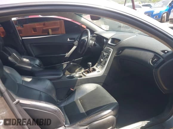 ✅ 2010 Hyundai Genesis Coupe Track • VIN: KMHHU6KHXAU004110 • Lot: 42754734. Wystawiony na IAAI z przebiegiem 176 668 mil. Bezpłatny archiwum sprzedaży aukcyjnych z USA i szczegółowy raport historii pojazdu na DreamBid. Zdjęcie 5.