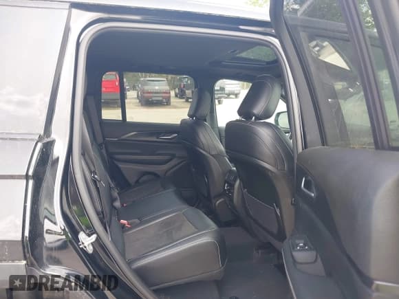 ✅ 2023 Jeep Grand Cherokee Laredo • VIN: 1C4RJHAG2PC660094 • Lot: 42390290. Listed on IAAI with 27,802 mi. Free auction sales archive from the USA and detailed vehicle history report at DreamBid. Image 8.