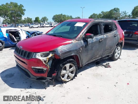 ✅ 2019 Jeep Compass Latitude • VIN: 3C4NJCBB9KT743488 • Lot: 42482099. Listed on IAAI with 114,190 mi. Free auction sales archive from the USA and detailed vehicle history report at DreamBid. Image 2.
