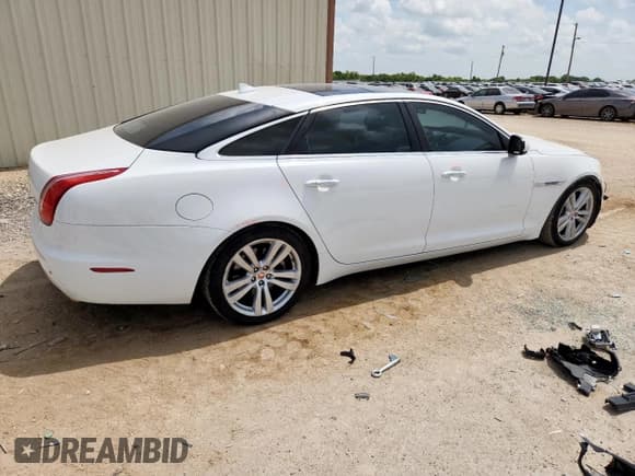 ✅ 2015 Jaguar XJ Portfolio • VIN: SAJWA2GZ7F8V82990 • Lot: 63325535. Listed on Copart with 113,892 mi. Free auction sales archive from the USA and detailed vehicle history report at DreamBid. Image 3.