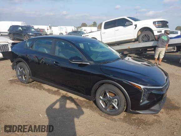 ✅ 2025 Kia K4 LXS • VIN: 3KPFT4DE8SE179512 • Лот: 43660556. Опубликован ранее на IAAI с пробегом 618 миль. Бесплатный доступ к архиву аукционных продаж из США и подробный отчёт об истории автомобиля на DreamBid. Изображение 1.