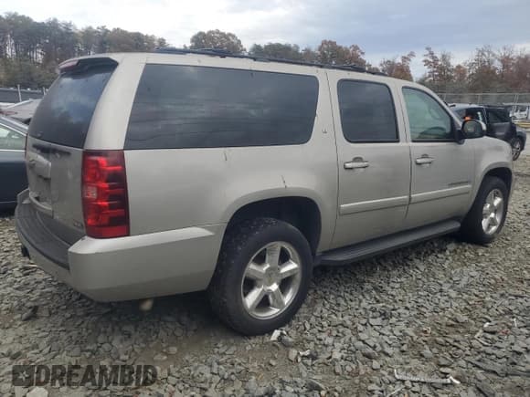 ✅ 2007 Chevrolet Suburban LT • VIN: 1GNFK163X7J347732 • Lot: 78811884. Wystawiony na Copart z przebiegiem 260 651 mil. Bezpłatny archiwum sprzedaży aukcyjnych z USA i szczegółowy raport historii pojazdu na DreamBid. Zdjęcie 3.