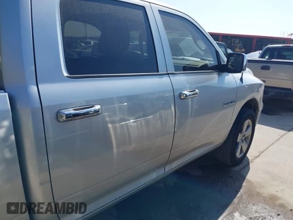 ✅ 2009 Dodge 1500 TRX • VIN: 1D3HB13P49S780590 • Lot: 41803108. Wystawiony na IAAI z przebiegiem 192 183 mil. Bezpłatny archiwum sprzedaży aukcyjnych z USA i szczegółowy raport historii pojazdu na DreamBid. Zdjęcie 13.