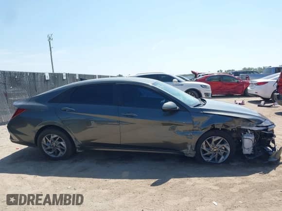 2024 Hyundai Elantra SEL с VIN KMHLM4DG3RU724752, выставлен на аукционе IAAI как лот 42809924 с пробегом 25 602 миль миль и . История ставок и продаж доступна на DreamBid. Изображение 13.