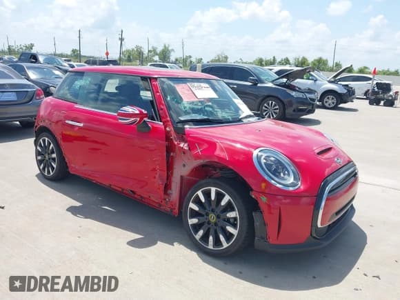 ✅ 2024 MINI Hardtop Cooper SE • VIN: WMW13DJ00R2V09781 • Lot: 39994457. Listed on IAAI with 2,158 mi. Free auction sales archive from the USA and detailed vehicle history report at DreamBid. Image 1.